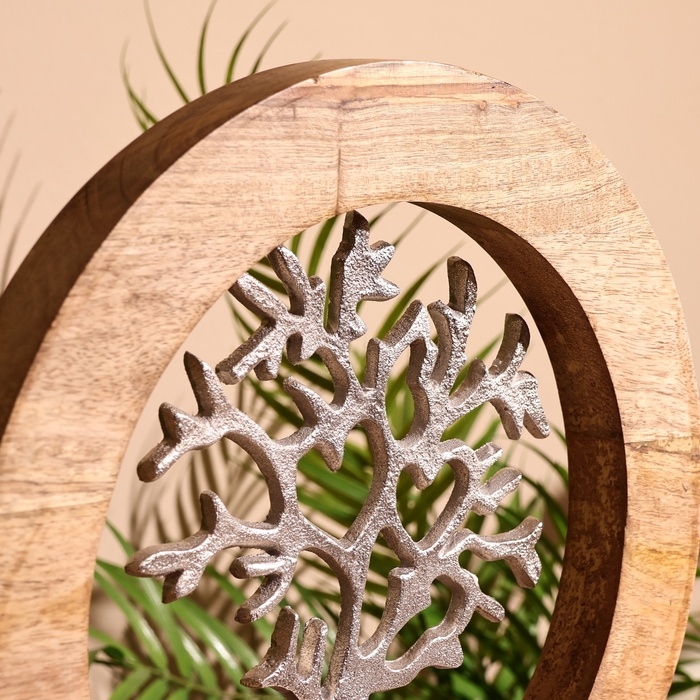 Сувенир интерьерный в деревянном кольце  Сувенир интерьерный в деревянном кольце "Любовь" 30х8х33 см