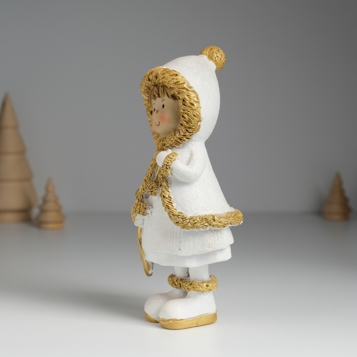Сувенир полистоун  Сувенир полистоун "Малышка в белой шубке с золотым мехом" МИКС 7х5,5х16 см
