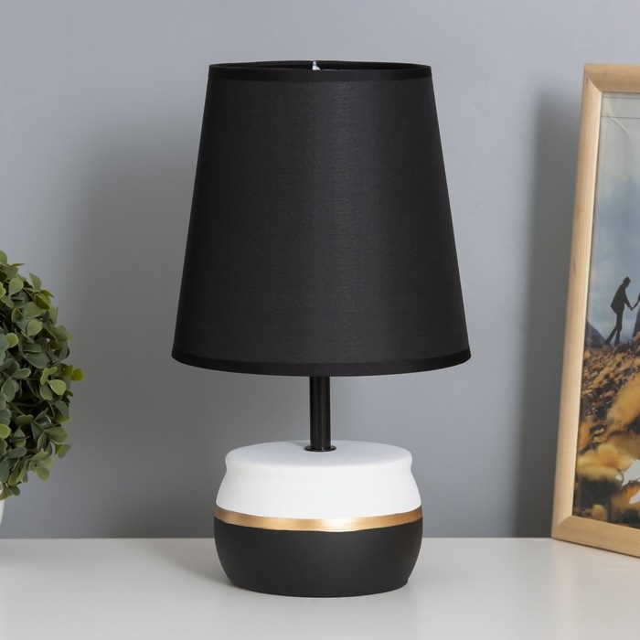 Лампа настольная Лампа настольная "Айше" 1х40Вт Е14 белый/черный 18х18х32см