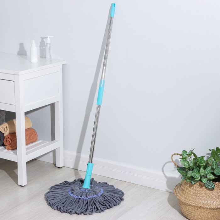 Швабра с отжимом Доляна, насадка из микрофибры «Чёрная», телескопическая окрашенная ручка 120 см, цвет МИКС Швабра с отжимом Доляна, насадка из микрофибры «Чёрная», телескопическая окрашенная ручка 120 см, цвет МИКС