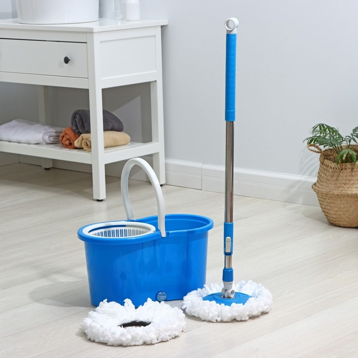 Швабра с отжимом и ведро на колёсиках с пластиковой центрифугой Доляна, 14 л, швабра, запасная насадка из микрофибры, цвет МИКС Швабра с отжимом и ведро на колёсиках с пластиковой центрифугой Доляна, 14 л, швабра, запасная насадка из микрофибры, цвет МИКС