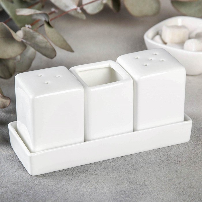 Набор фарфоровый для специй Wilmax, 3 предмета: солонка 60 мл, перечница 60 мл, ёмкость для зубочисток, цвет белый Набор фарфоровый для специй Wilmax, 3 предмета: солонка 60 мл, перечница 60 мл, ёмкость для зубочисток, цвет белый