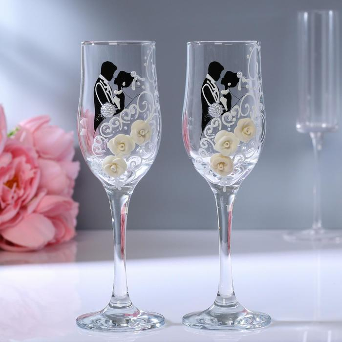 Набор свадебных бокалов &laquo;Жених и невеста&raquo; с лепкой, 200 мл, чёрно-белый