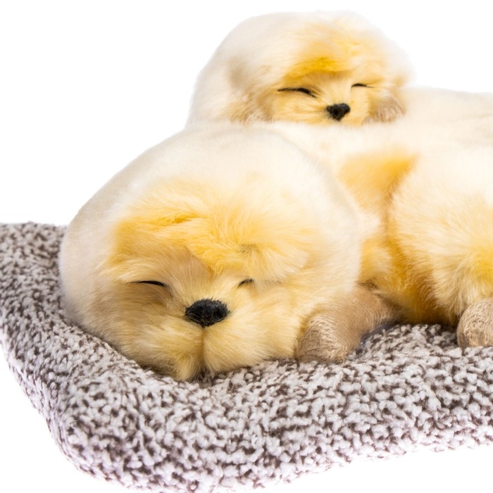 Игрушка на панель авто, собаки на подушке, бежевый окрас Игрушка на панель авто, собаки на подушке, бежевый окрас