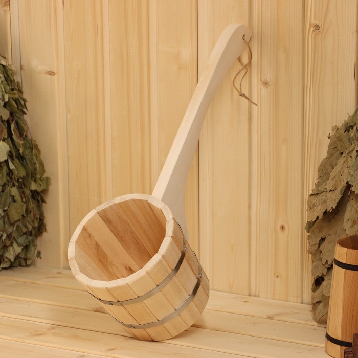 Ковш-черпак из липы 1.5л, 48 см, нержавеющий обруч, с горизонтальной ручкой Ковш-черпак из липы 1.5л, 48 см, нержавеющий обруч, с горизонтальной ручкой