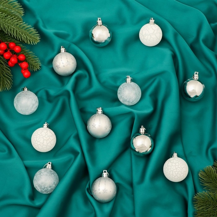 Набор шаров пластик d-5 см, 12 шт Набор шаров пластик d-5 см, 12 шт "Морозная ночь" серебро белый