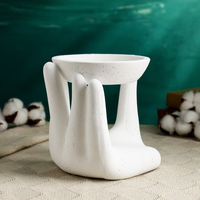 Подсвечник "Рука с подставкой" белый, 17см