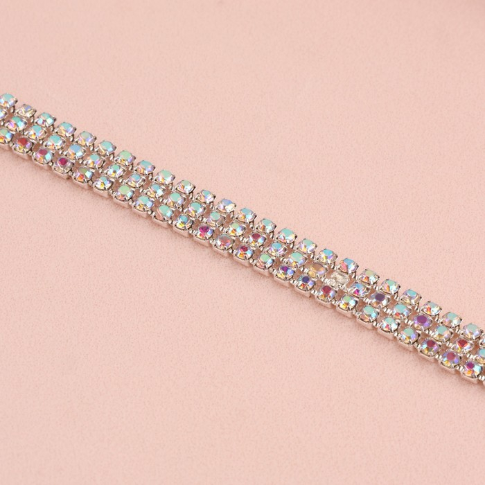 Цепь со стразами, с голографией, 3 ряда, металл, стекло, 6 мм, 4,5 ± 0,2 м, цвет серебряный Цепь со стразами, с голографией, 3 ряда, металл, стекло, 6 мм, 4,5 ± 0,2 м, цвет серебряный