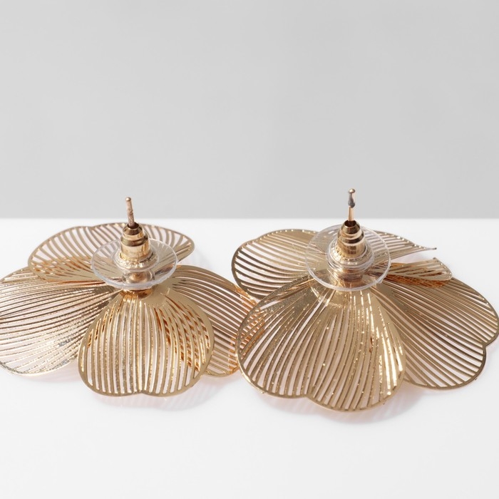 Серьги с жемчугом «Цветы» лёгкие, цвет белый в золоте Серьги с жемчугом «Цветы» лёгкие, цвет белый в золоте