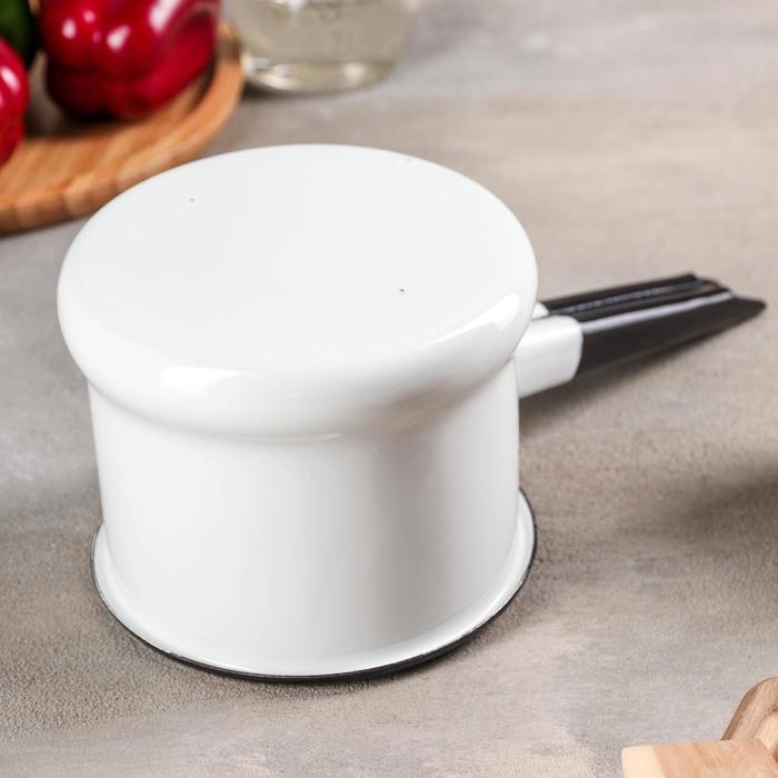 Ковш эмалированный, 1 л, без деколи, металлическая ручка, цвет белый Ковш эмалированный, 1 л, без деколи, металлическая ручка, цвет белый