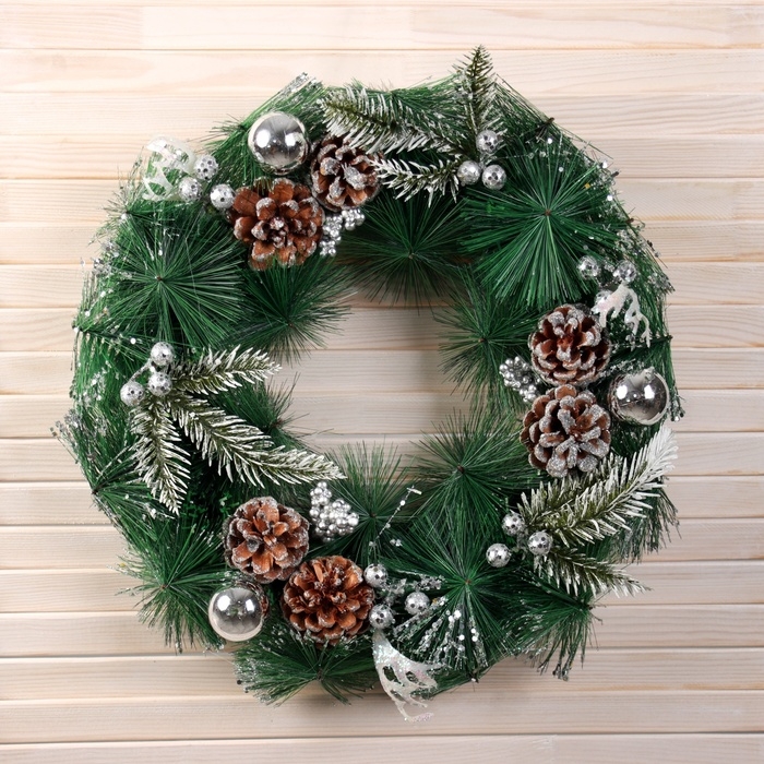 Венок новогодний d-40 см  Венок новогодний d-40 см "Фестиваль блеска" ягодки шишки шарики
