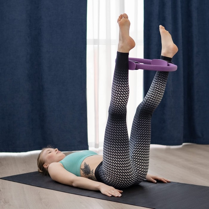 Кольцо для пилатеса ONLYTOP, d=37 см, цвет фиолетовый Кольцо для пилатеса ONLYTOP, d=37 см, цвет фиолетовый