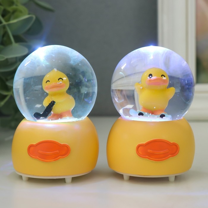 Сувенир полистоун водяной шар свет Сувенир полистоун водяной шар свет "Развлечения утёнка" МИКС 7х5х5 см