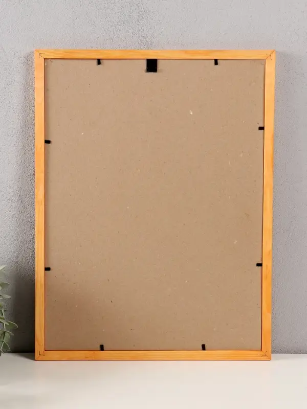 Фоторамка дерево 30х40 см, сосна №2 (пластиковый экран) Фоторамка дерево 30х40 см, сосна №2 (пластиковый экран)