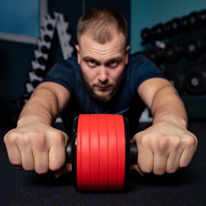 Ролик для пресса ONLYTOP, 34х13х13 см, с ковриком, цвет красный Ролик для пресса ONLYTOP, 34х13х13 см, с ковриком, цвет красный