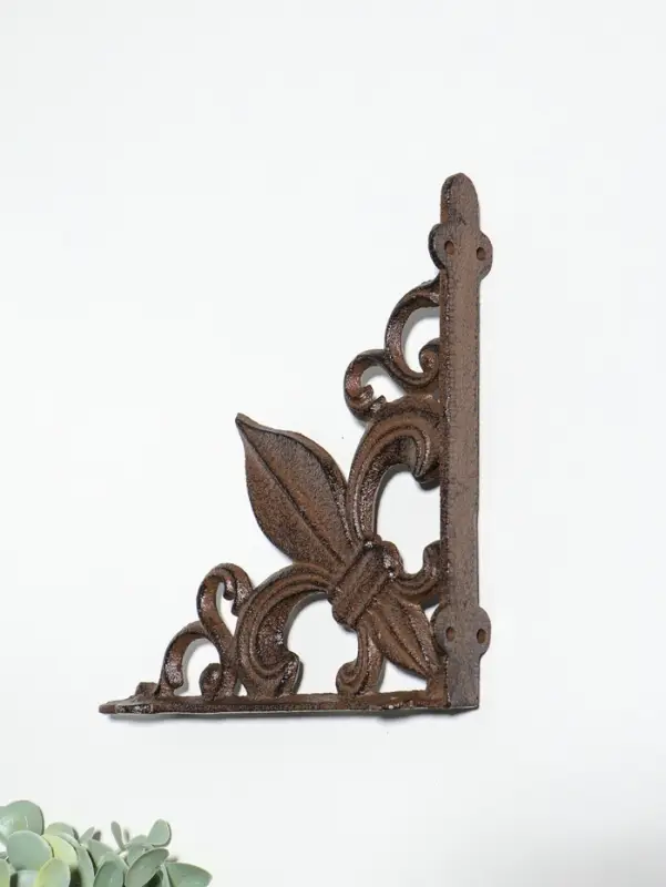 Сувенир чугун уголок "Геральдическая лилия" 19,5х19,5х4,5 см