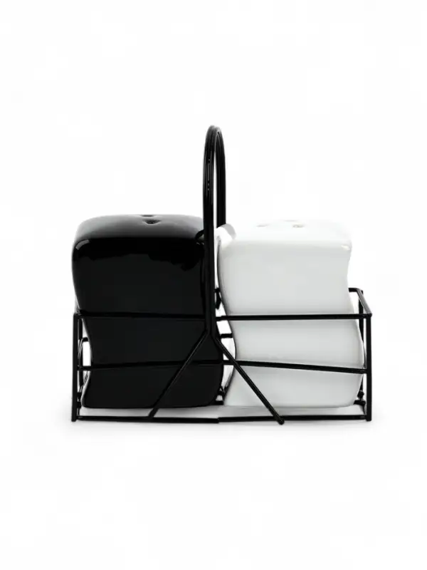 Солонка и перечница &laquo;Соль и перец&raquo;, 100 мл