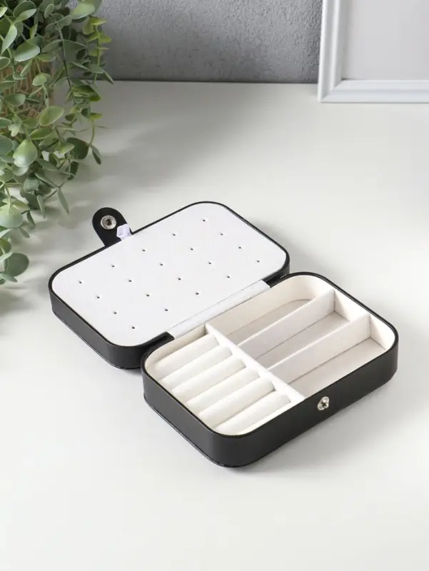 Шкатулка кожзам для украшений "Матовая гладь" чёрная 16,5х11,5х5,5 см