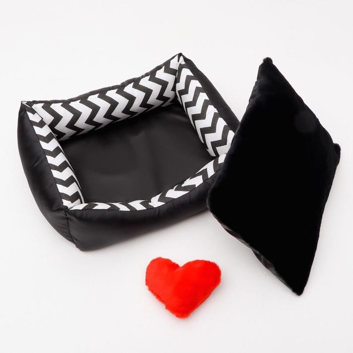 Лежанка с сердечком, 42 х 32 х 13 см, оксфорд, бязь, искусственный мех, чёрная Лежанка с сердечком, 42 х 32 х 13 см, оксфорд, бязь, искусственный мех, чёрная