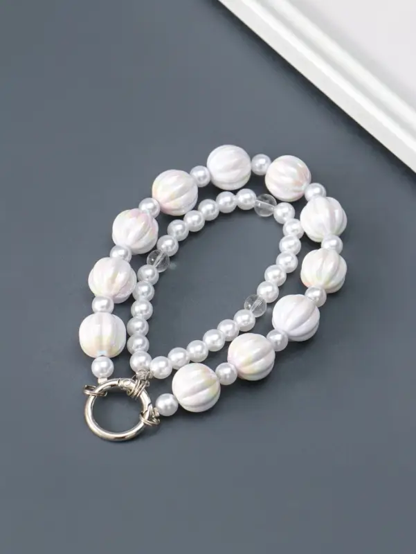 Брелок на карабине "Две нитки с жемчугом" бусины d=0,8 и 1,6 см 12,5х1,6 см