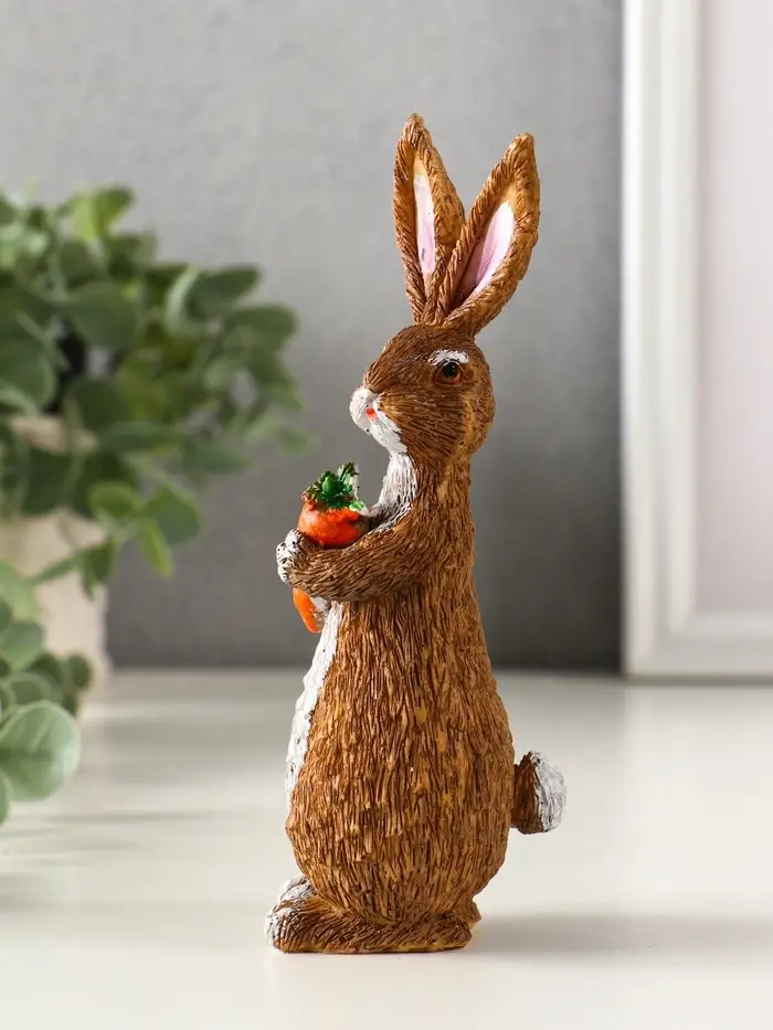 Сувенир полистоун "Кролик с морковью" 4,7х5х15 см Сувенир полистоун "Кролик с морковью" 4,7х5х15 см