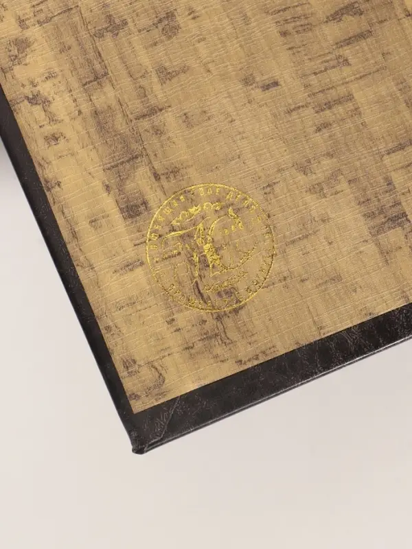 Шкатулка книга-сейф &laquo;Корона&raquo;, искусственная кожа, 21&times;13&times;5 см