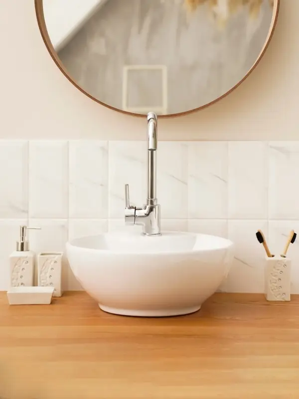 Аксессуары для ванной Доляна &laquo;Цветочный барельеф&raquo;, 4 предмета, дозатор 270 мл, мыльница, 2 стакана 210 мл, белые