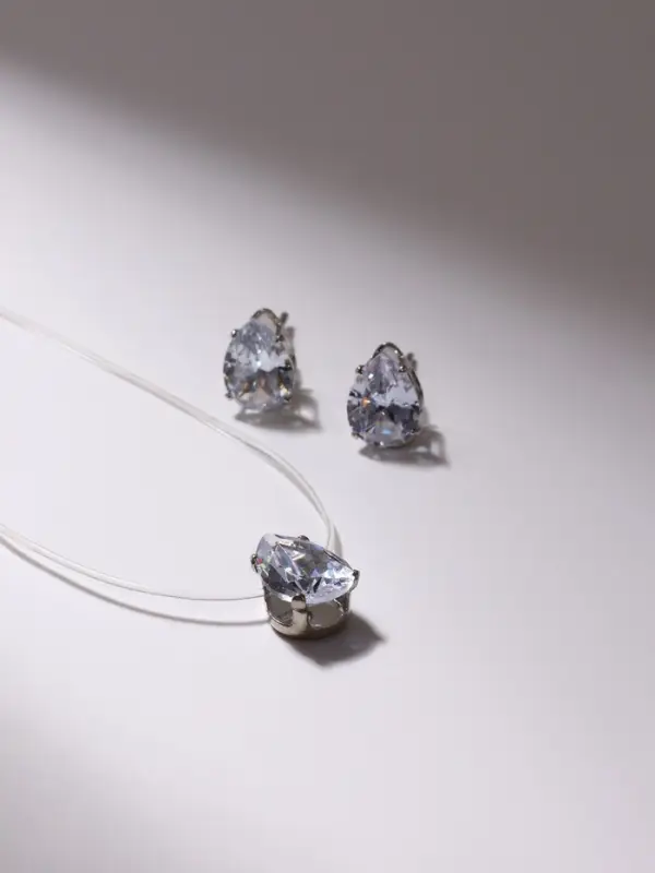 Гарнитур 2 предмета: кулон, серьги &laquo;На леске&raquo;, капелька, белые в серебре, 30 см