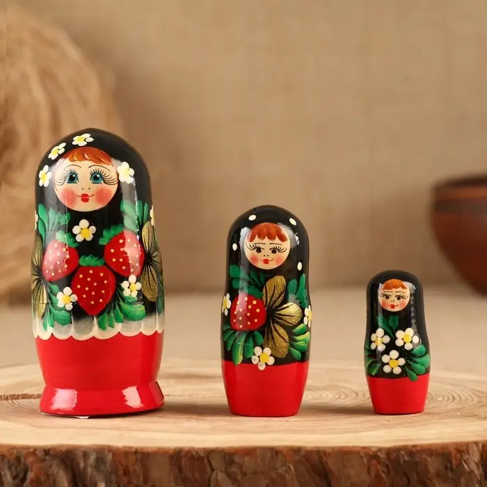 Матрёшка «Земляничка», жёлтое платье, 3 кукольная, 10 см Матрёшка «Земляничка», жёлтое платье, 3 кукольная, 10 см