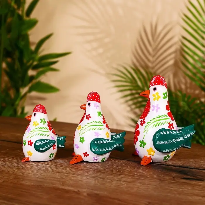 Сувенирный набор "Курочки" дерево 12,10 и 8 см