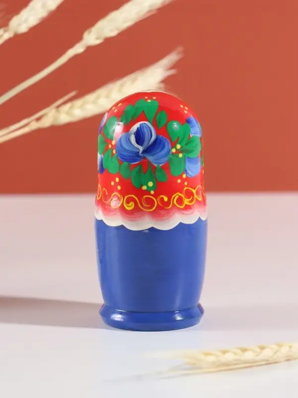 Матрёшка дерево &laquo;Любовь&raquo;, красный платок, 5-кукольная, 11.5 см