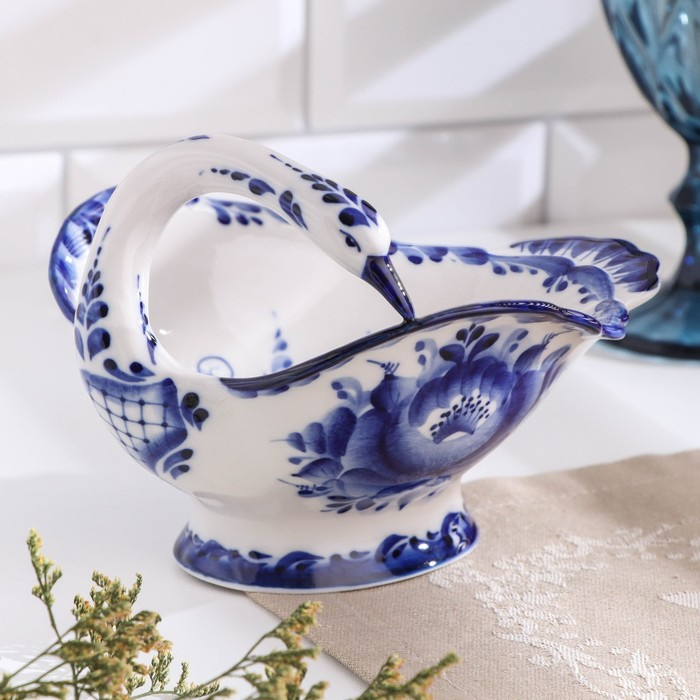 Конфетница «Лебедь», 18х15х12 см, гжель Конфетница «Лебедь», 18х15х12 см, гжель