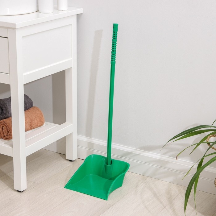 Совок для мусора с черенком, цвет МИКС Совок для мусора с черенком, цвет МИКС