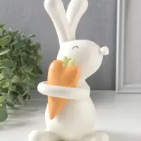 Сувенир керамика "Белый зайчик с морковкой-сердцем" 10,8х9,6х19,3 см