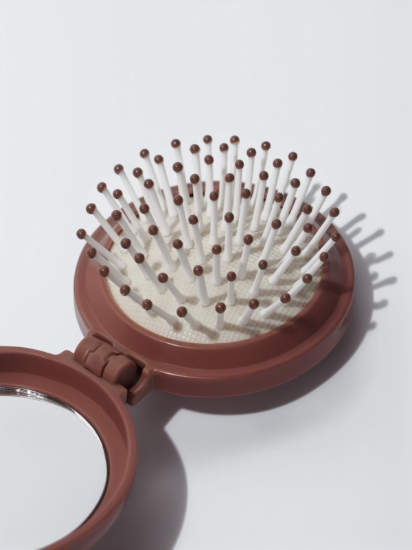 Расчёска массажная «Капибара», складная, с зеркалом, d=6.5 см, коричневая Расчёска массажная «Капибара», складная, с зеркалом, d=6.5 см, коричневая