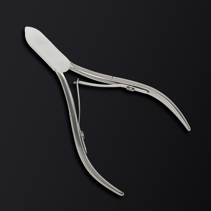 Кусачки маникюрные для кутикулы «Premium», двойная пружина, 10,6 см, длина лезвия - 6 мм, на блистере, цвет серебристый Кусачки маникюрные для кутикулы «Premium», двойная пружина, 10,6 см, длина лезвия - 6 мм, на блистере, цвет серебристый