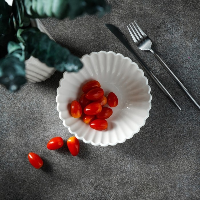 Салатник фарфоровый Magistro «Цветок», 0,45 л, d=16 см, цвет белый Салатник фарфоровый Magistro «Цветок», 0,45 л, d=16 см, цвет белый