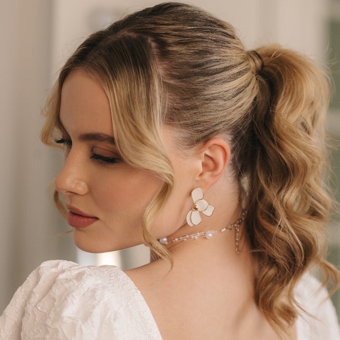 Серьги эмаль «Цветок» половинка, цвет белый в золоте Серьги эмаль «Цветок» половинка, цвет белый в золоте