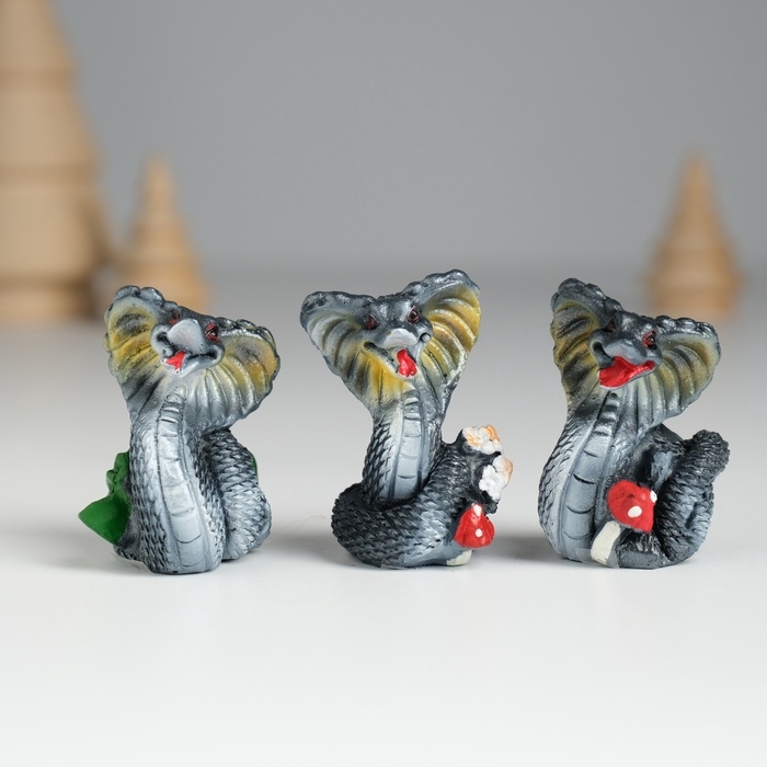 Сувенир полистоун Сувенир полистоун "Змейка тёмная лесная" МИКС 3,1х2,7х4,2 см