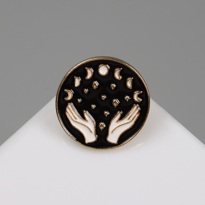 Значок «Таро» фазы Луны, цвет чёрно-белый в золоте Значок «Таро» фазы Луны, цвет чёрно-белый в золоте