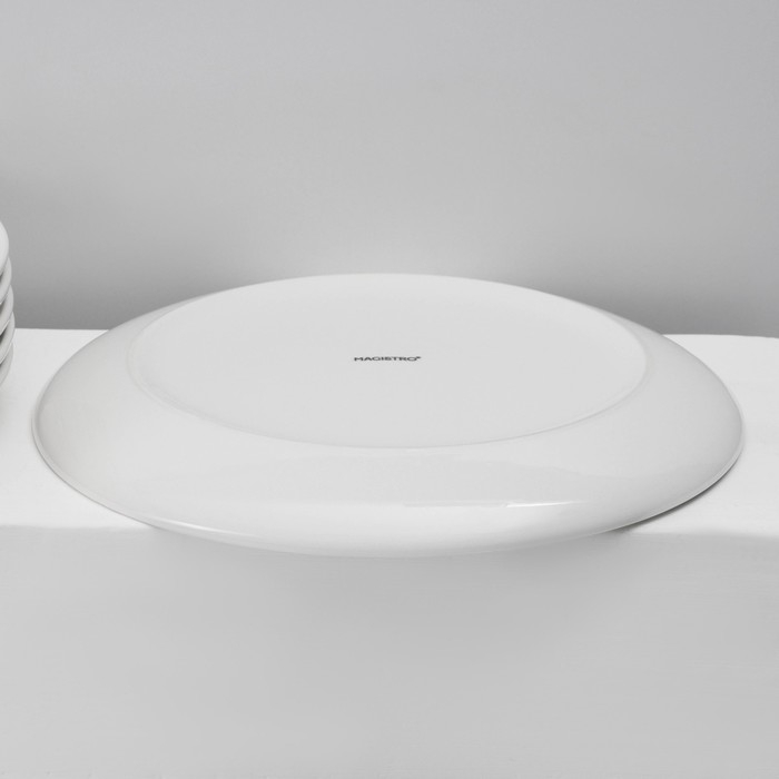 Набор тарелок фарфоровых обеденных Magistro Mien, 6 предметов: d=26,3 см, цвет белый Набор тарелок фарфоровых обеденных Magistro Mien, 6 предметов: d=26,3 см, цвет белый