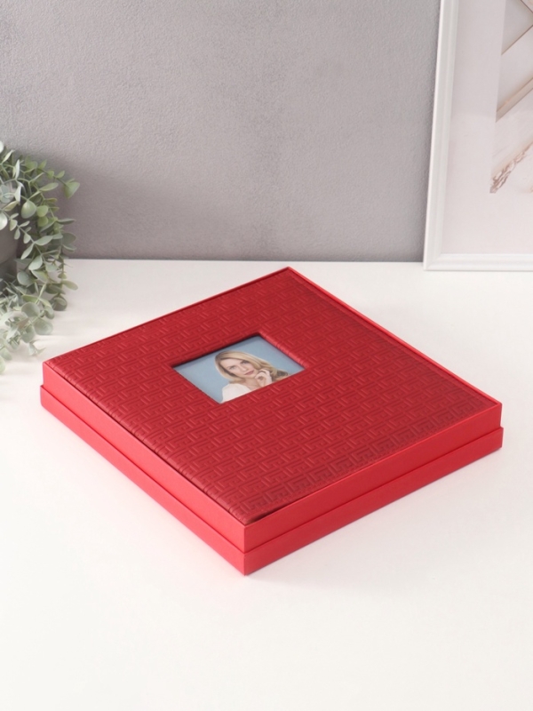 Фотоальбом на 500 фото 10х15 см Фотоальбом на 500 фото 10х15 см "Греческий узор" кожзам, красный, в коробке 5,5х32,5х34 см 1074684