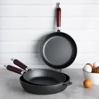 VETTA Сковорода чугун, d26х5,5см, деревянная ручка, индукция