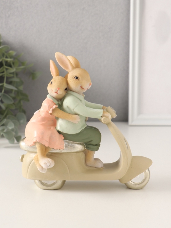 Сувенир полистоун Сувенир полистоун "Кролики - катание на мопеде" 14х7х15 см