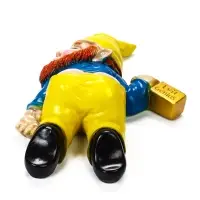 Садовая фигура из гипса &laquo;Рыжий пьяный гном&raquo;, 23&times;16&times;7 см