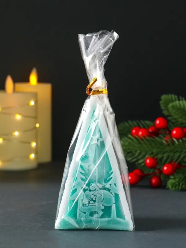 Свеча новогодняя пирамида Дед Мороз"6х6,5х12 cм, тиффани