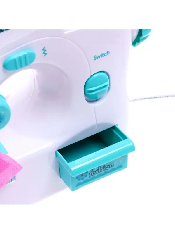 Швейная машинка &laquo;Рукодельница&raquo;, 3 катушки