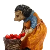 Садовая фигура &laquo;Ежиха с помидорами&raquo; из полистоуна, 20&times;12&times;23 см