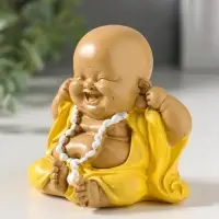 Сувенир полистоун "Маленький хотей в жёлтом одеянии - не слышу" 7,5х9,5х8,3 см