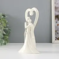 Фигурка керамика &laquo;Абстракция. Влюблённые, объятия у большого сердца&raquo;, 8.5&times;7.4&times;16 см